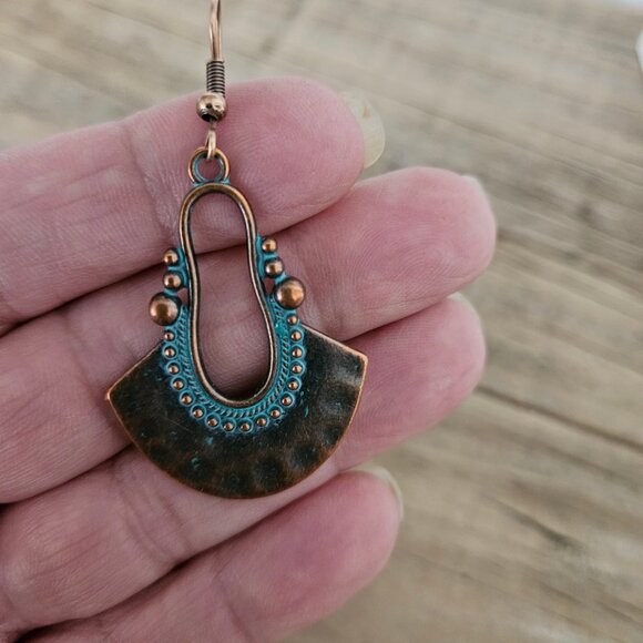 Boho Chic Hammered Antiqued Copper Dangle Earrings - Picture 3 of 4